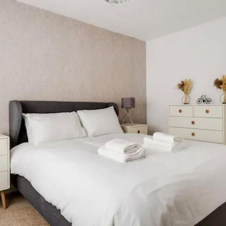 New Build House Near Trafford Centre With Drive Manchester Ngoại thất bức ảnh