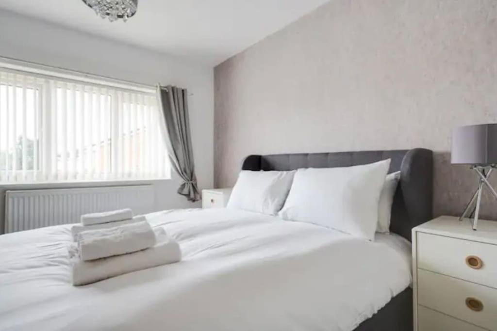 New Build House Near Trafford Centre With Drive Manchester Ngoại thất bức ảnh