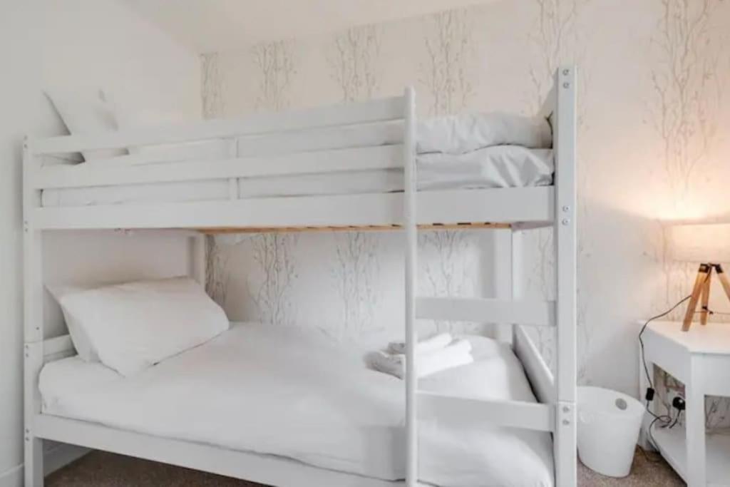 New Build House Near Trafford Centre With Drive Manchester Ngoại thất bức ảnh