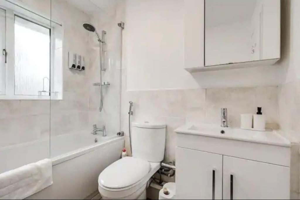 New Build House Near Trafford Centre With Drive Manchester Ngoại thất bức ảnh