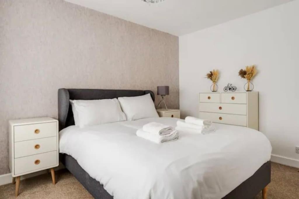 New Build House Near Trafford Centre With Drive Manchester Ngoại thất bức ảnh