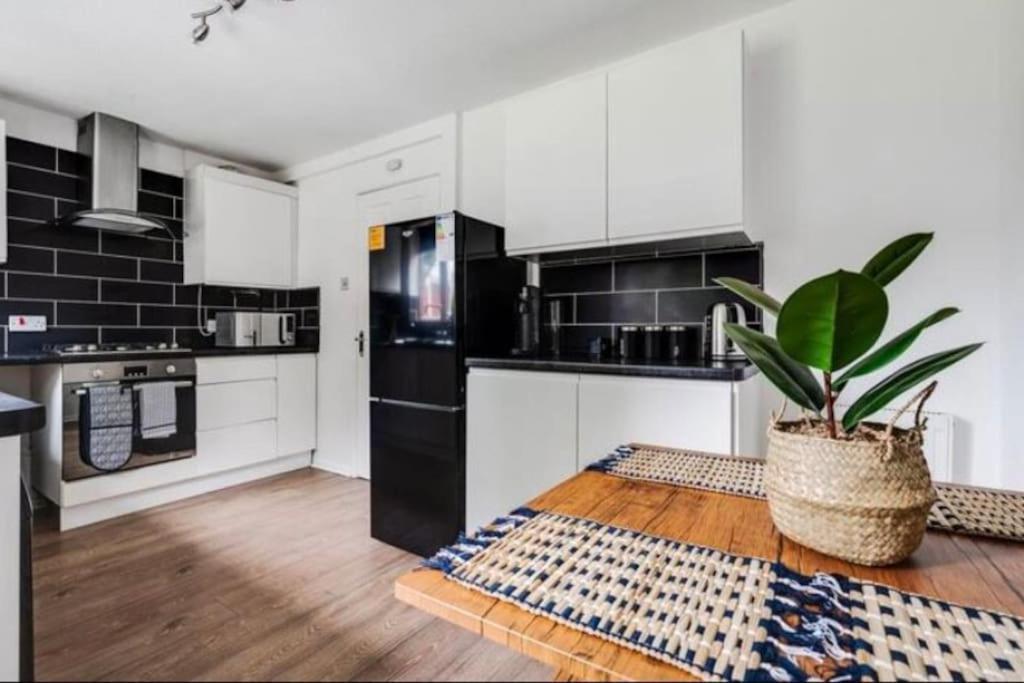 New Build House Near Trafford Centre With Drive Manchester Ngoại thất bức ảnh