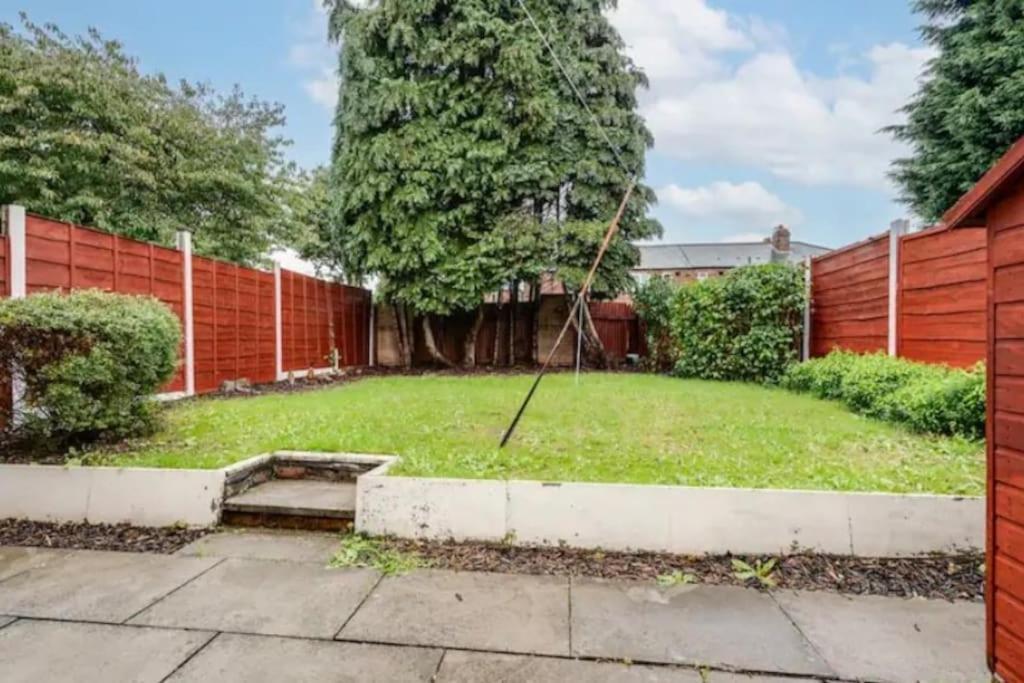 New Build House Near Trafford Centre With Drive Manchester Ngoại thất bức ảnh