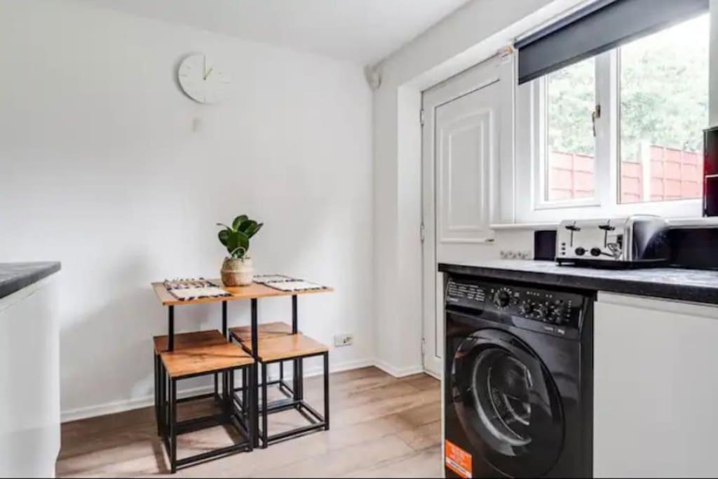 New Build House Near Trafford Centre With Drive Manchester Ngoại thất bức ảnh