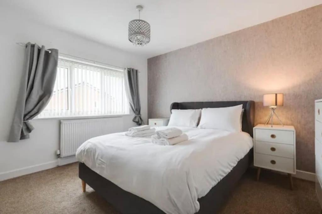 New Build House Near Trafford Centre With Drive Manchester Ngoại thất bức ảnh